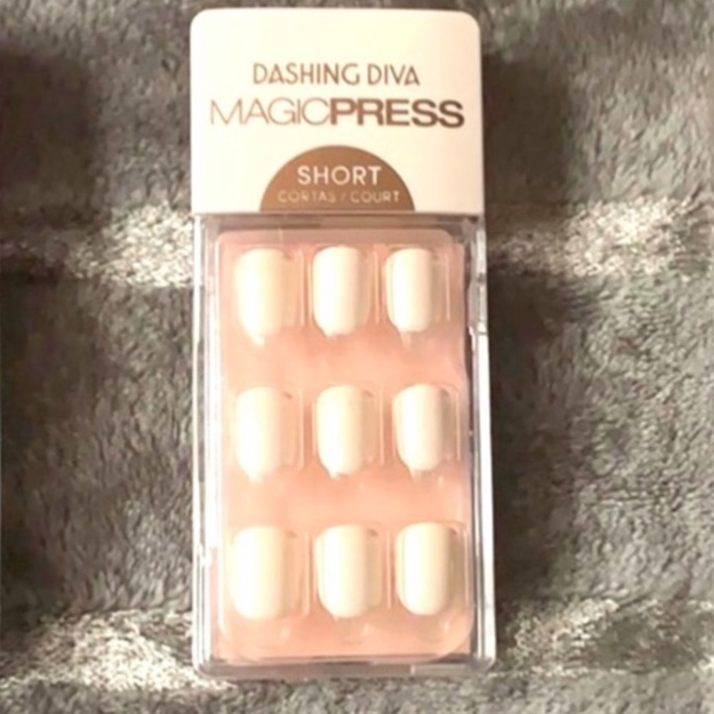 Magic press on nails - cream